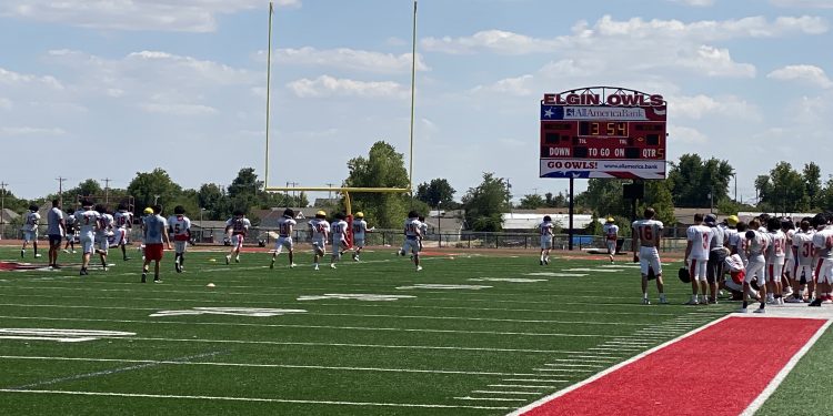Elgin Owls football players play ‘fast, physical’ during Bethany scrimmage