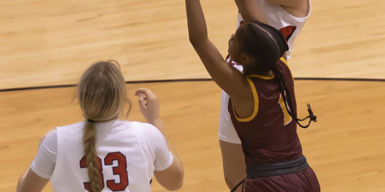 Elgin defeats Clinton, advances to consolation title game