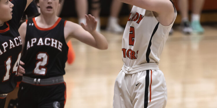 Sterling overcomes shooting woes, defeats Alex 58-38