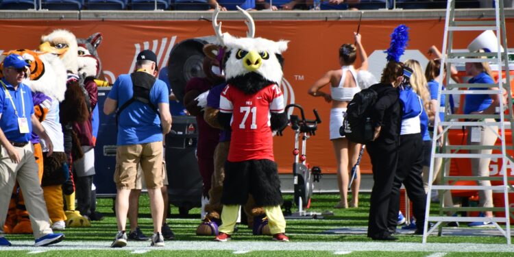 Owl mascot returns from Citrus Bowl with great memories