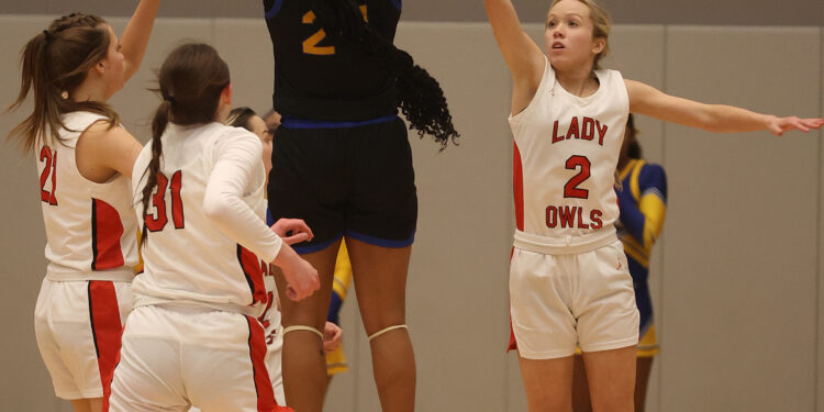 Lady Owls stymied in final quarter as Classen wins 49-27