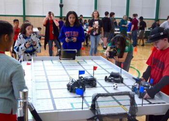 Junior robotics offers challenges, fun