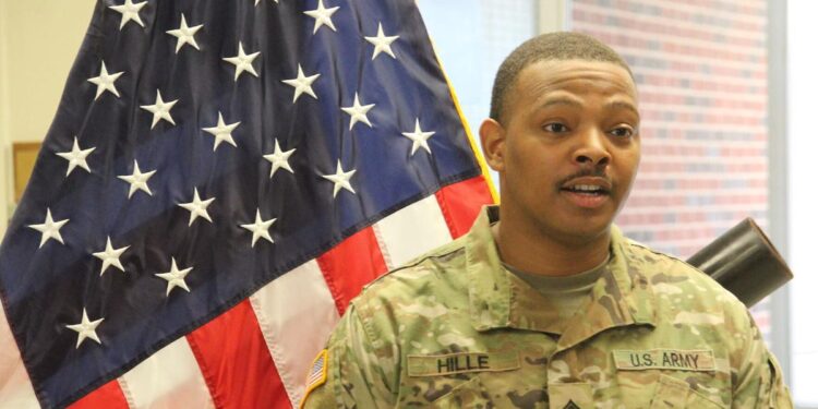 Army soldiers to pass Cameron on their way from green to gold