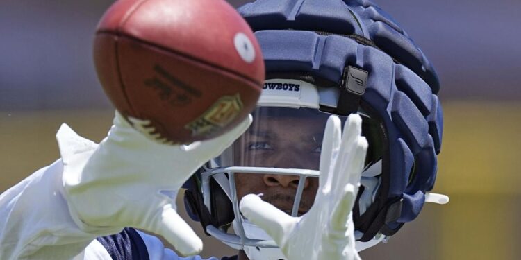 Pollard tries to be true to quiet personality in taking lead back role for Cowboys from Elliott