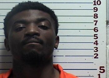 Warrants issued for couple accused of fentanyl trafficking
