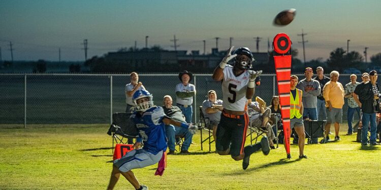 Onside kick recovery seals Apache's 28-24 win over Walters