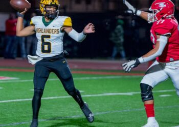 Owls strike early dominate Highlanders, 62-14