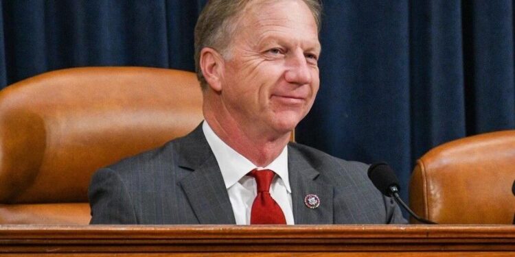 The Oklahoma GOP delegation votes against ousting McCarthy