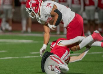 Elgin edged, 7-6; Marlow, Apache, Tipton advance