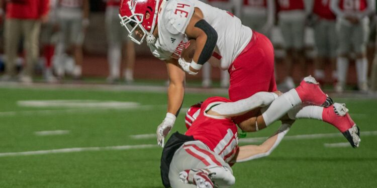 Elgin edged, 7-6; Marlow, Apache, Tipton advance