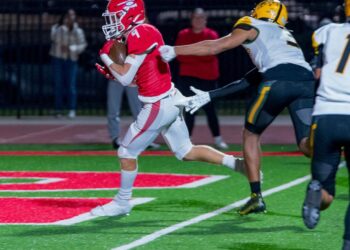 Elgin offensive line paves way for Lund to roam