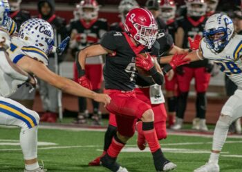 Elgin shoves aside Piedmont in playoff opener