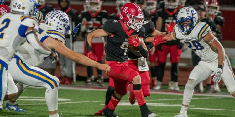 Elgin shoves aside Piedmont in playoff opener