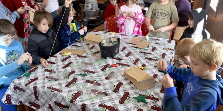 Kids get crafty at 'Christmas on the Prairie'