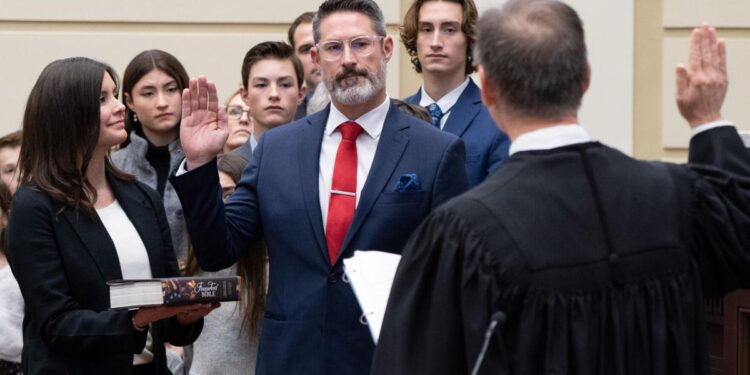 New Senate District 32 senator sworn into office