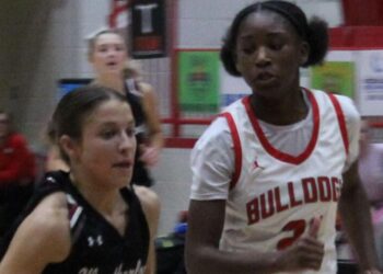 Top-ranked Eagles dump Bulldogs