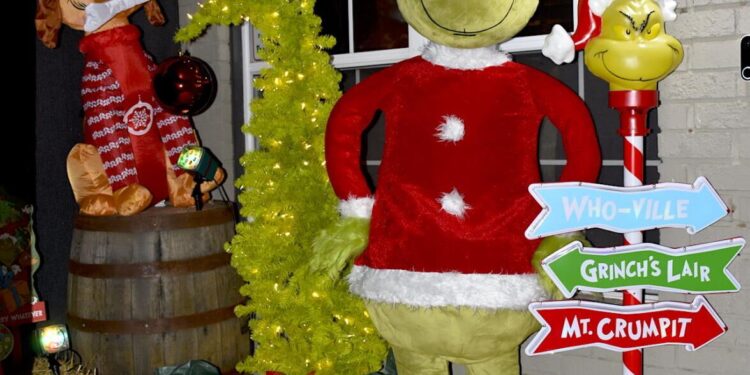 Whoville in Oklahoma: Lawton family transforms home into Grinch wonderland
