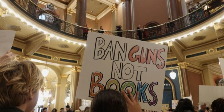 Iowa students walk out for Perry, react to GOP candidates’ comments