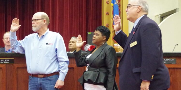 Williams sworn into office Monday as new Ward 7 council representative
