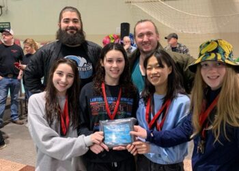 Lawton swimmers advance to state meet