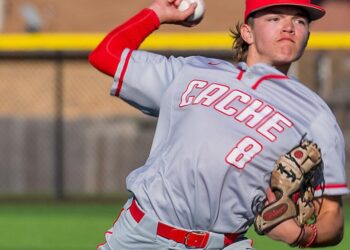 Cache edges Ike, 6-4, claims Bowman title