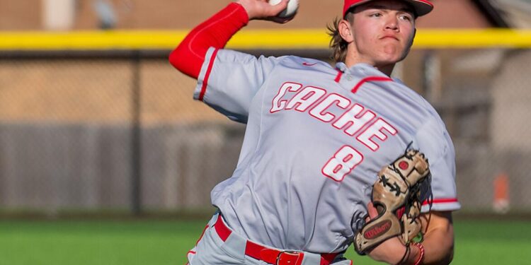 Cache edges Ike, 6-4, claims Bowman title