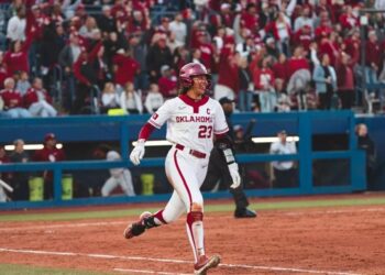 Sooners sweep Baylor; OSU routs BYU to get series win