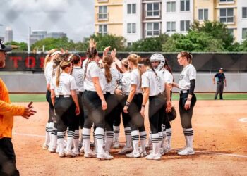 Cowgirls dump Houston again, go for series sweep today