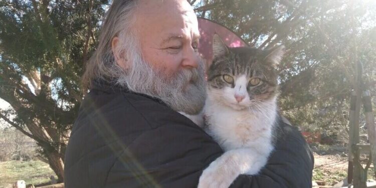 Altus man named community hero for work with feral cats