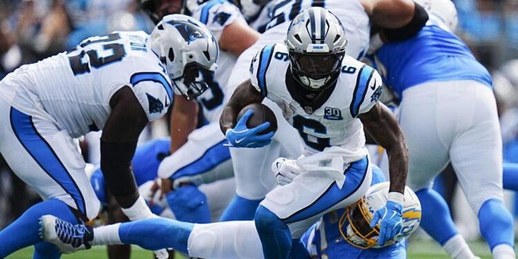 Chargers hammer Panthers 26-3 to remain unbeaten