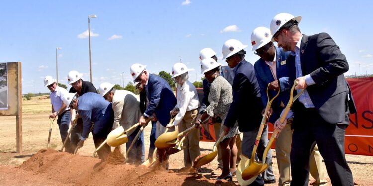 City moving forward with aquatics center construction project