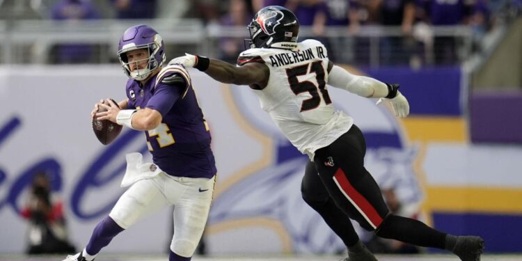 Darnold throws 4 TDs, Vikings overwhelm Texans, 34-7