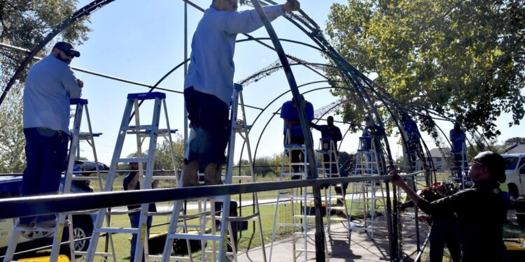 Holiday in the Park board continues plans for festival