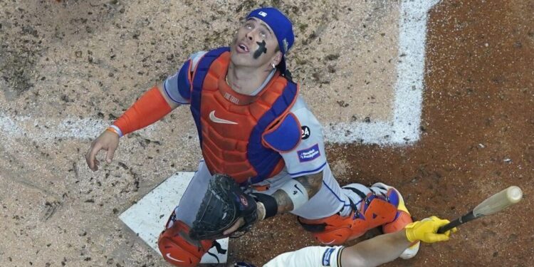 Mets continue wild ride with 8-4 win over Brewers in playoff opener