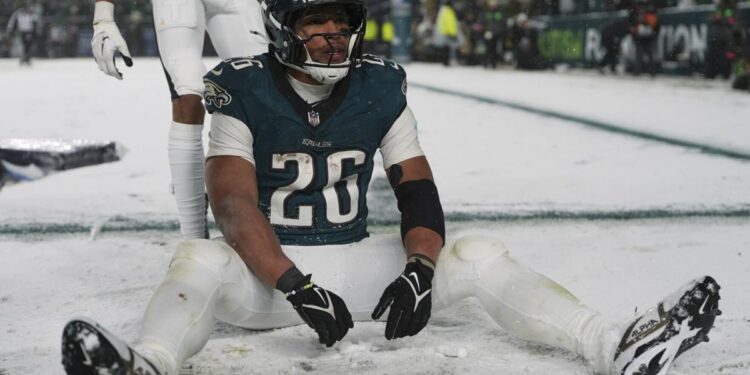 Barkley goes wild in snow as Eagles top Rams