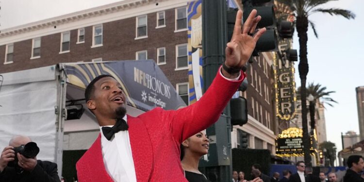 Barkley, Burrow, Daniels among AP award winners at NFL Honors