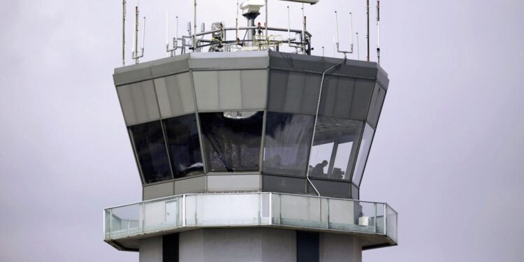 Southwest Airlines flight abruptly rises to avoid another plane crossing Chicago runway