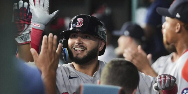 Abreu hits 3-run shot in 9th, Red Sox dump Rangers