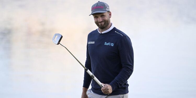 Clark handles stressful test at Bay Hill, lead by 2