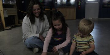 Medicine Park Aquarium offers Animal Ambassador shows