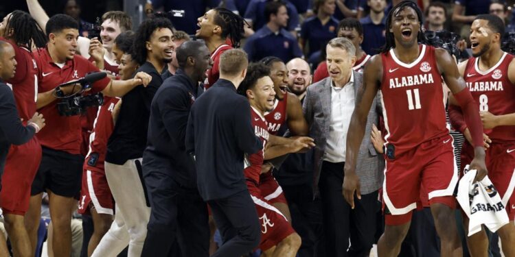 Sears' floater at buzzer sends No. 7 'Bama past No. 1 Auburn