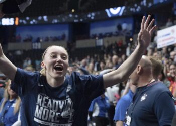 Bettors back Duke men, UConn women