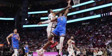 Green, Rockets snap Thunder's 11-game winning streak