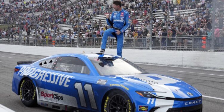 Hamlin ends 10-year win drought at Martinsville