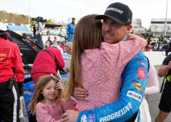 Hamlin looks to back up Martinsville win with one at Darlington