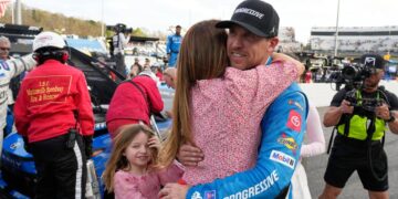 Hamlin looks to back up Martinsville win with one at Darlington